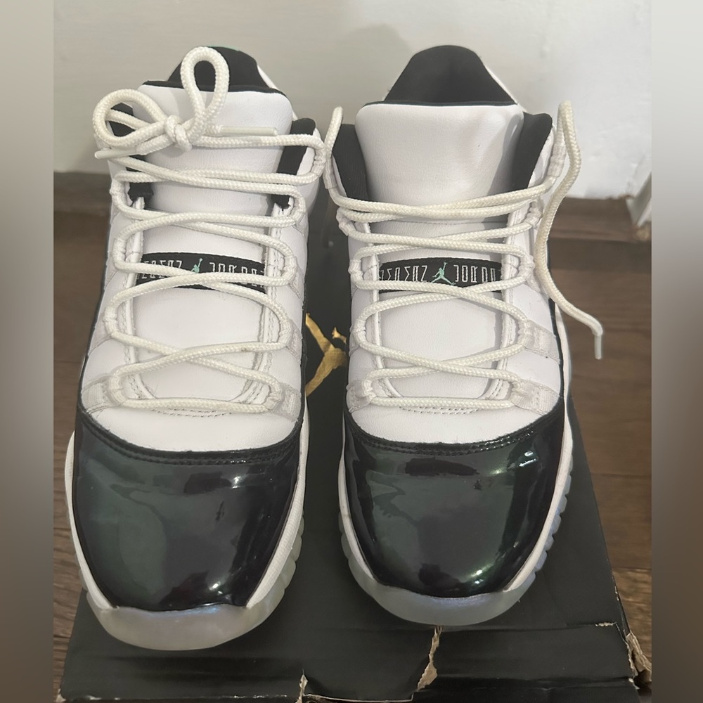 Grade School Air Jordan Retro Low BG